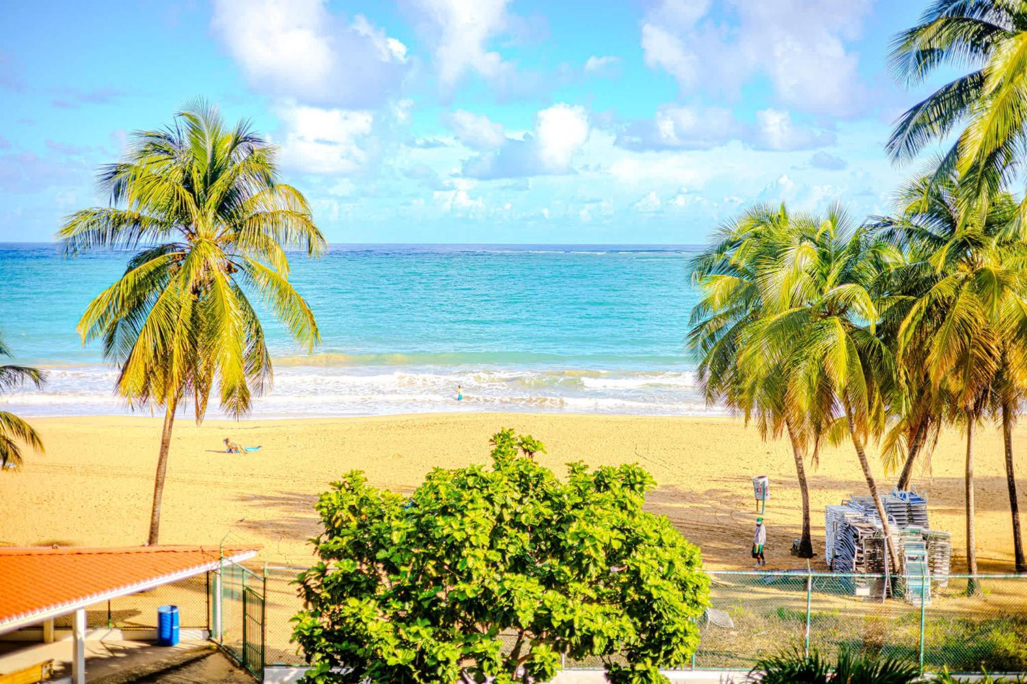 Sunset Paradise Cozy Beachfront Escape - Isla Verde San Juan Buitenkant foto