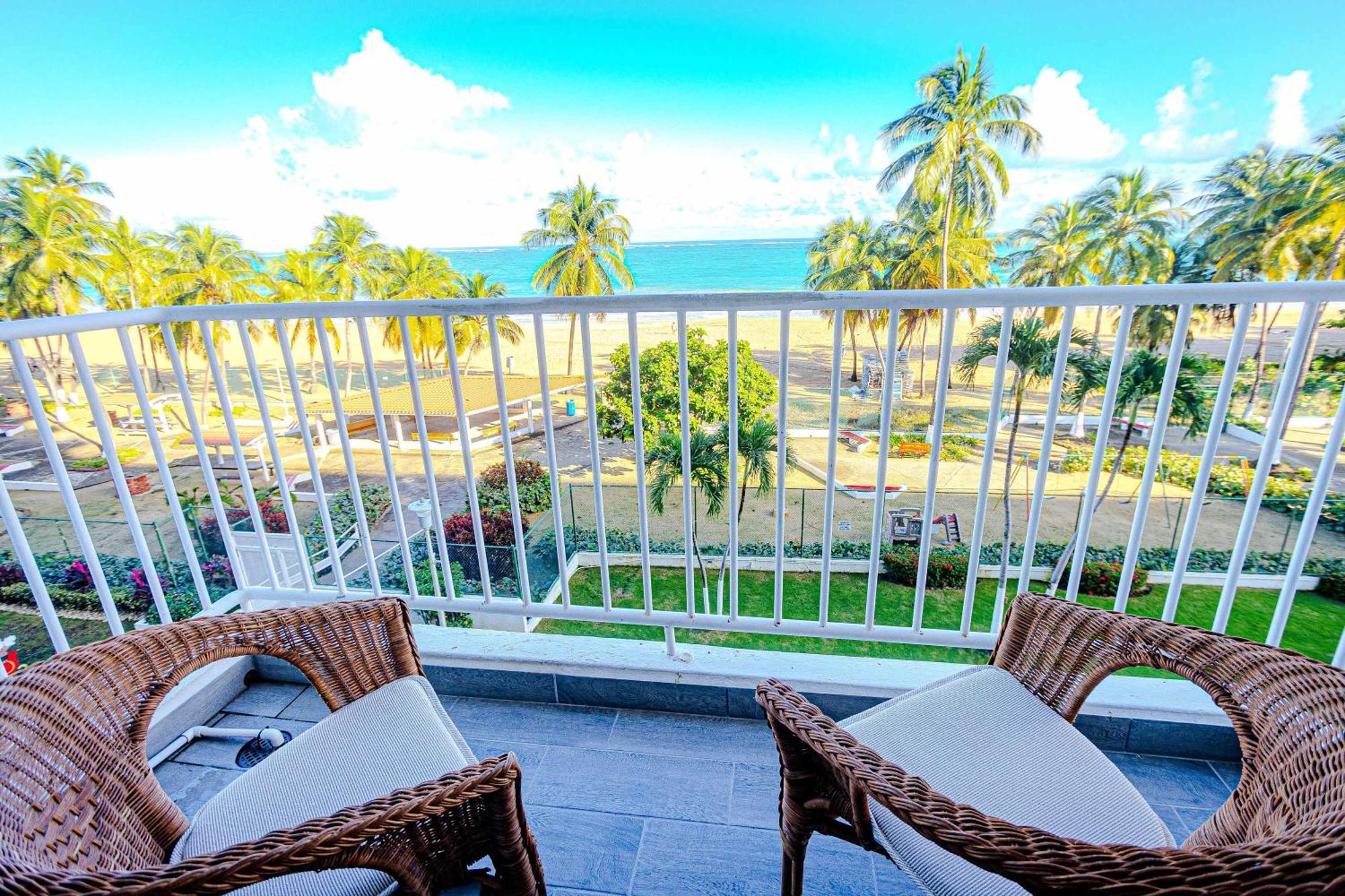 Sunset Paradise Cozy Beachfront Escape - Isla Verde San Juan Buitenkant foto
