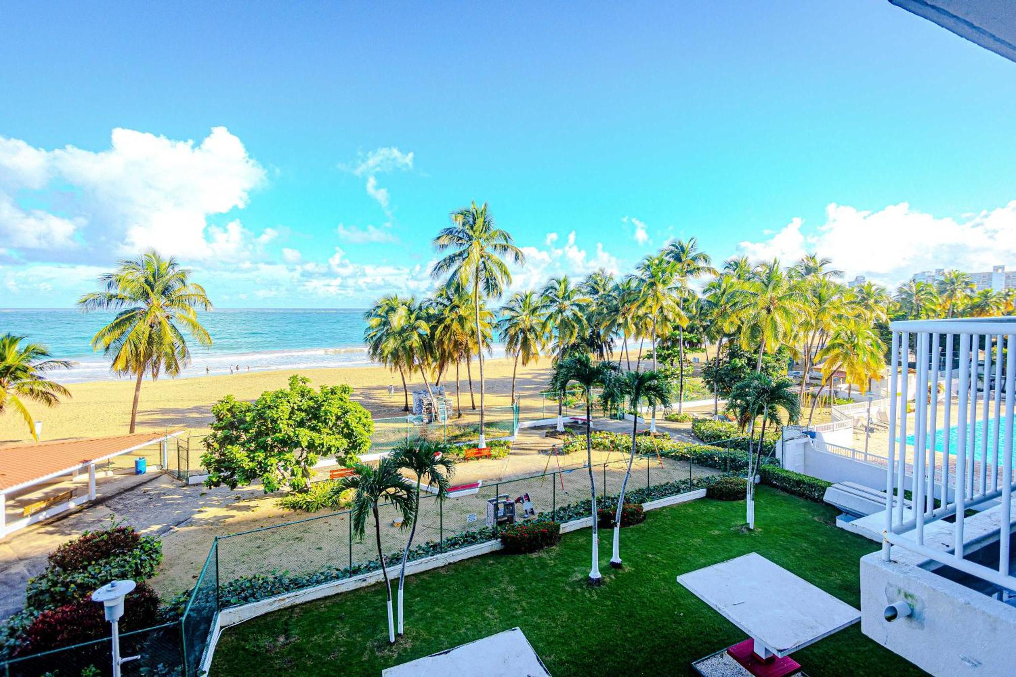Sunset Paradise Cozy Beachfront Escape - Isla Verde San Juan Buitenkant foto